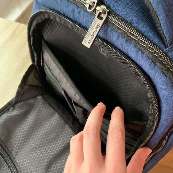 Samsonite modern utility 15.5” mini backpack - Picture 3 of 9